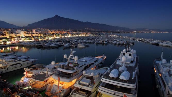 En Aloha Con Golf Y Piscina En Puerto Banus Appartement